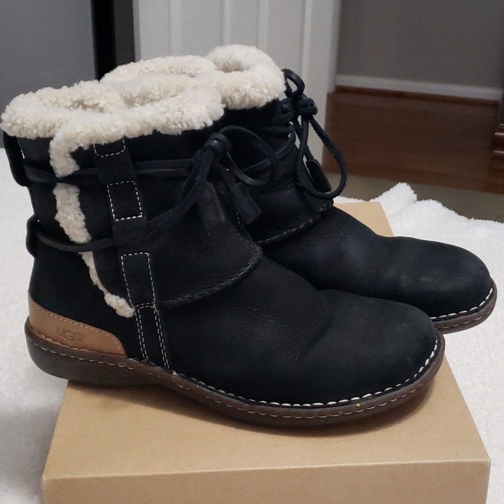 UGG Boots Black, Style La Jolla